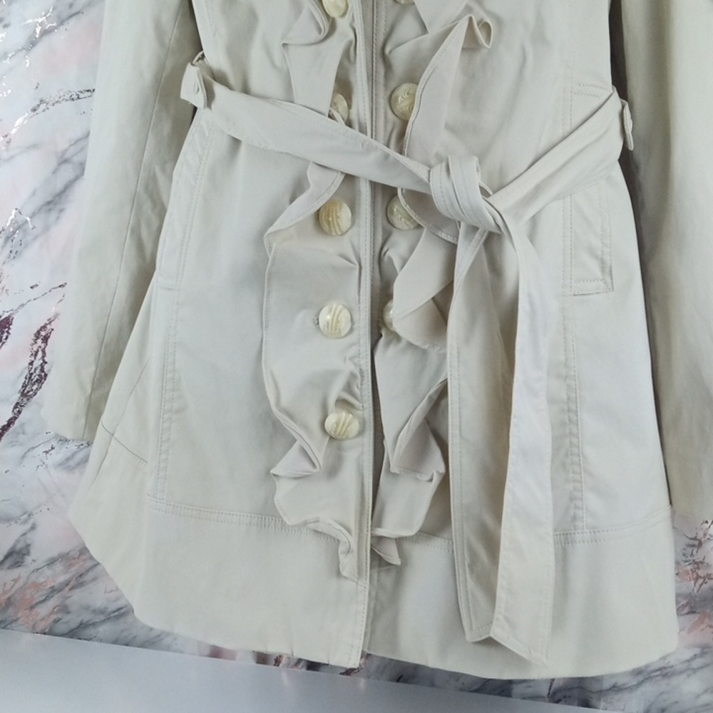 👕 Kenar Cream Ruffle Front Trench Coat with Belt - Picture 2 of 6